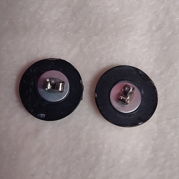 Vintage Round Earrings - Picture 3 of 4